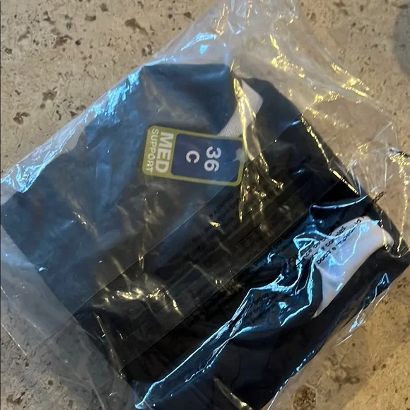 Champion Women's T-back Black Sports Bra, 36C - Picture 4 of 4